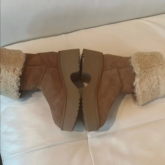 UGG Classic New Heights Cuffable Boot  Tan Size 9 - Picture 10 of 10